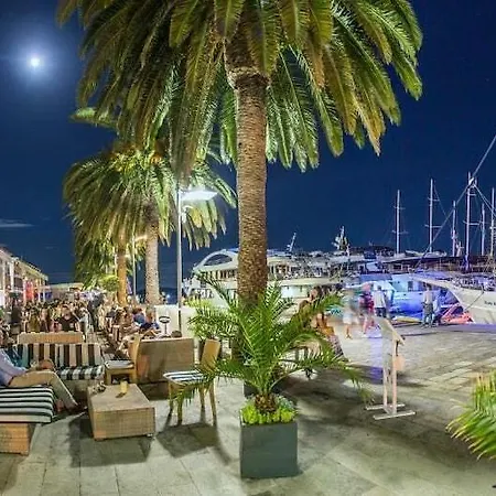 Riva Marina Hvar מלון חוואר