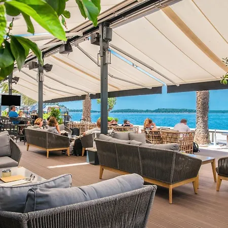 מלון Riva Marina Hvar חוואר