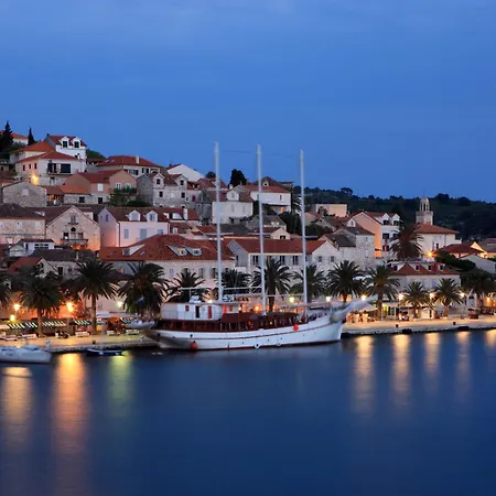 Riva Marina Hvar מלון
