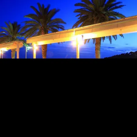 Riva Marina Hvar חוואר