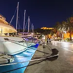 Riva Marina Hvar Hvar Town