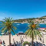 Riva Marina Hvar Otel 4*