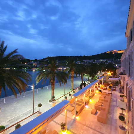 Riva Marina Hvar Хвар